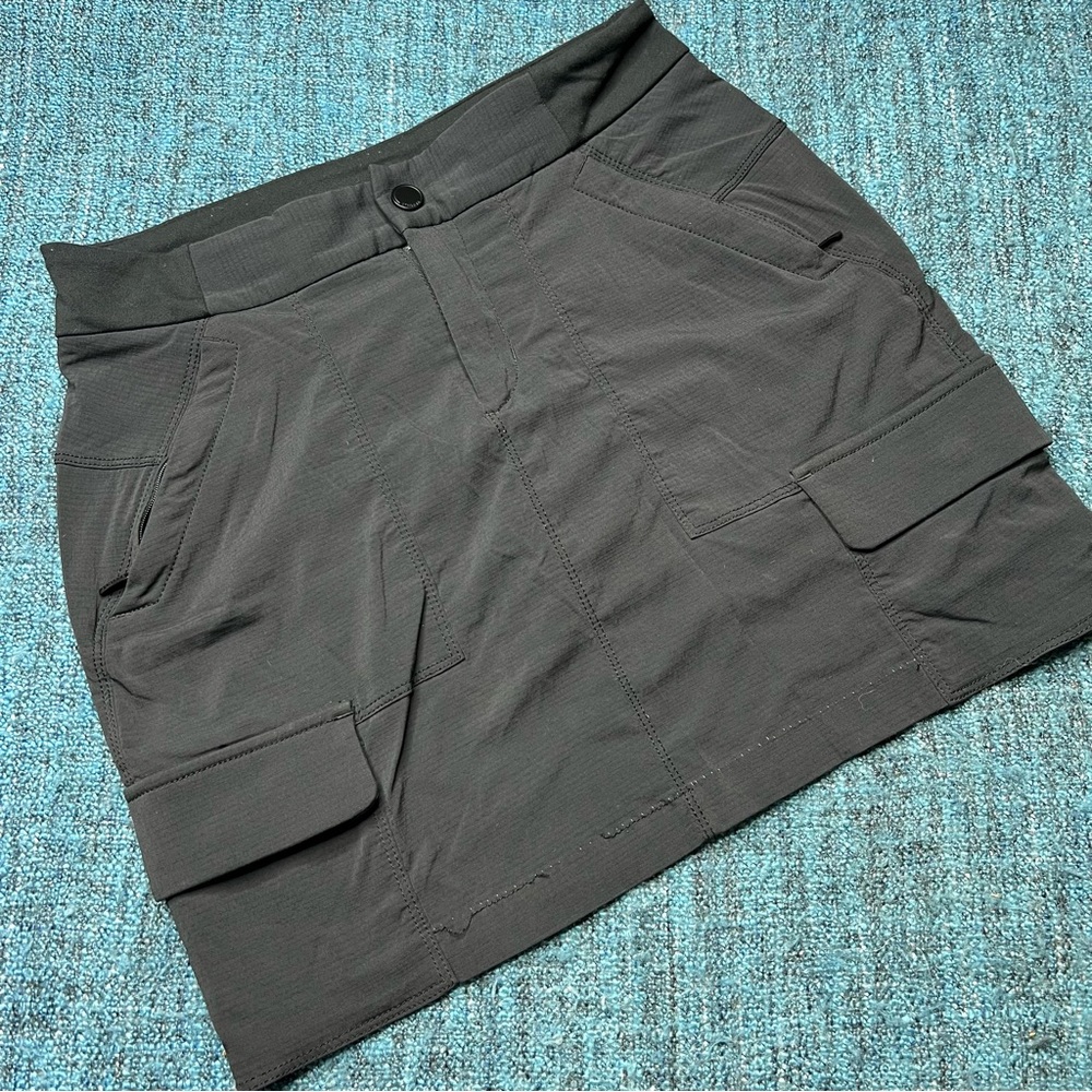 Athleta Trekkie Cargo Skort 2 in Black